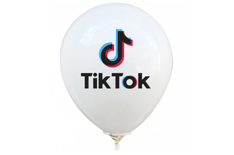 Латексна кулька 12" 10835 біла малюнком "Соціальна мережа" Balonevi